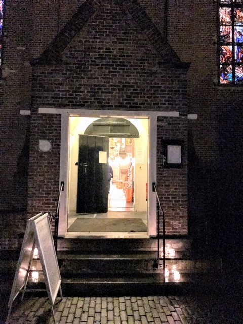 De kerk staat wijd open